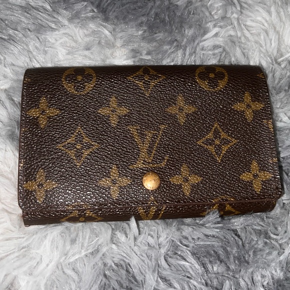 LV Monogram Wallet CHAIN NOT INCLUDED - Picture 10 of 11
